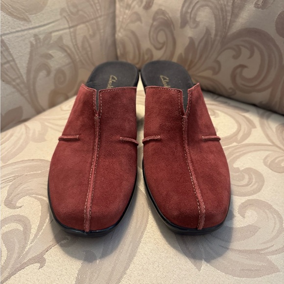 Clarks Women's Burgundy Suede Mules Clogs Slip Ons 7.5 - Picture 3 of 6